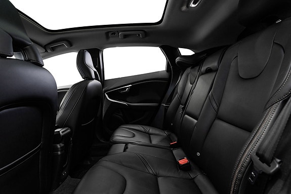 Volvo V40 Cross Country 12 of 25