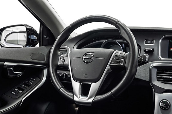 Volvo V40 Cross Country 14 of 25
