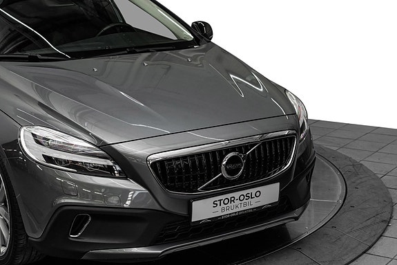 Volvo V40 Cross Country 2 of 25