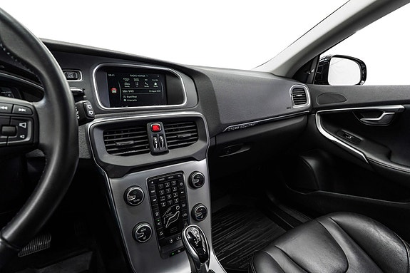 Volvo V40 Cross Country 18 of 25