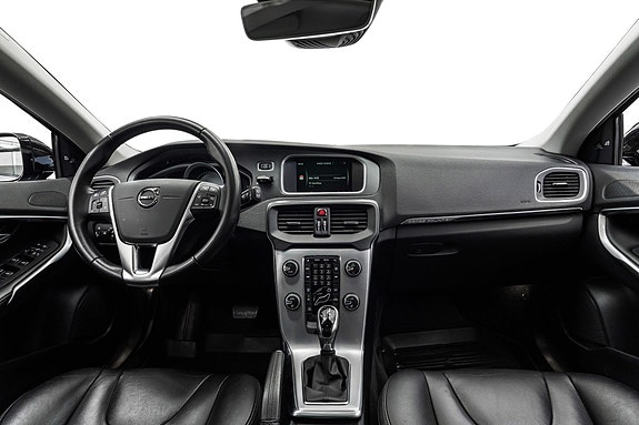 Volvo V40 Cross Country 13 of 25