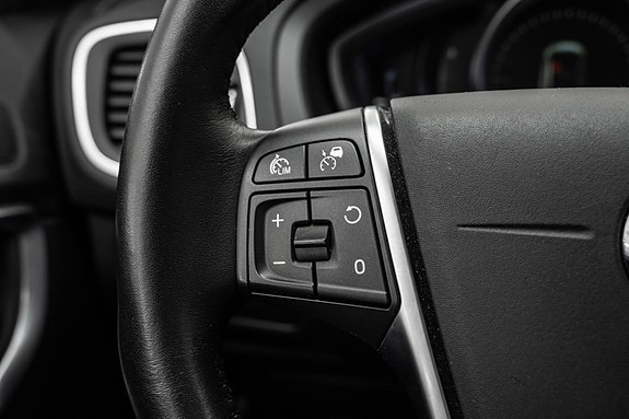 Volvo V40 Cross Country 16 of 25