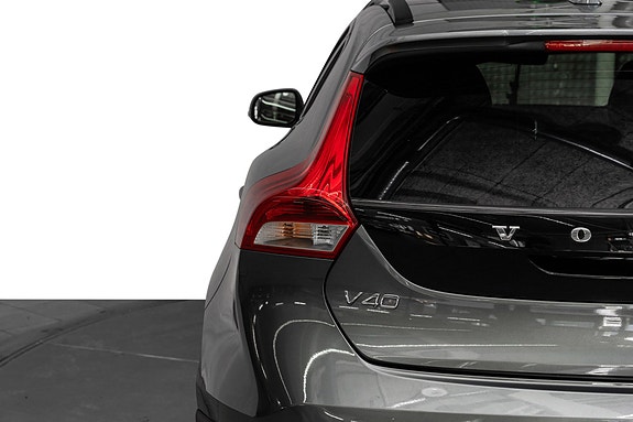 Volvo V40 Cross Country 8 of 25