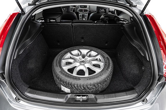 Volvo V40 Cross Country 23 of 25