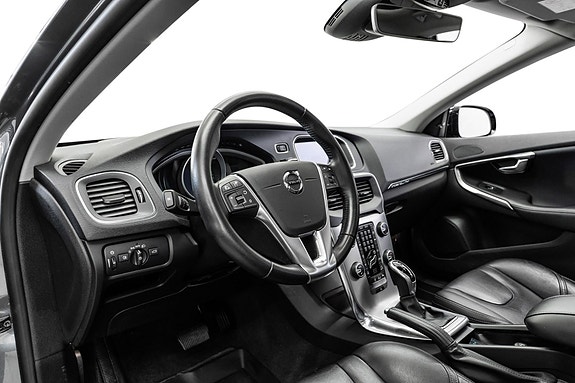 Volvo V40 Cross Country 11 of 25