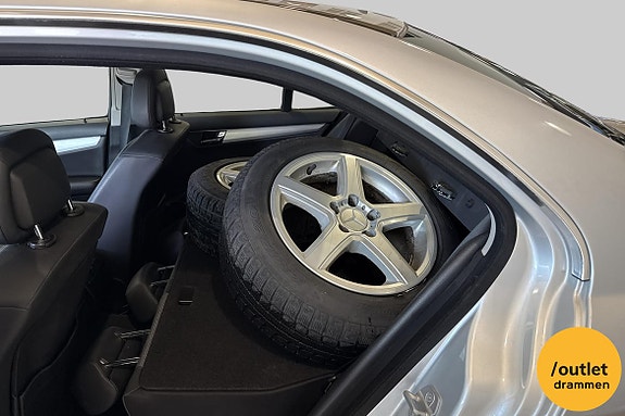 Mercedes-Benz C180 11 of 23