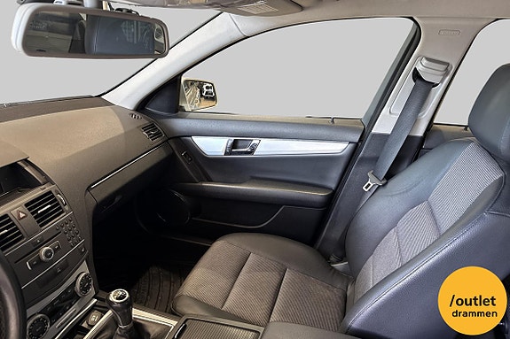Mercedes-Benz C180 14 of 23
