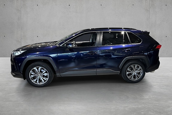 Toyota RAV4 2 of 21