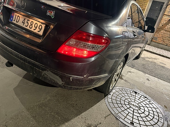 Mercedes-Benz C220 d 2 of 9