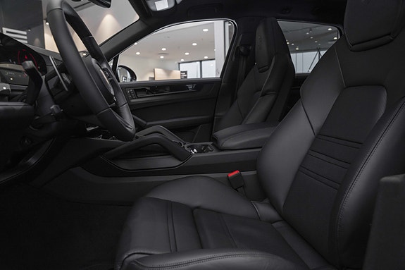 Porsche Cayenne 30 of 30