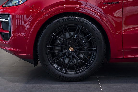 Porsche Cayenne 12 of 30