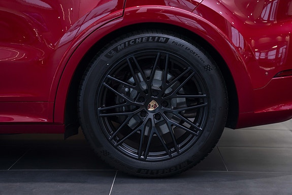 Porsche Cayenne 13 of 30
