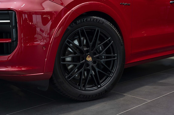 Porsche Cayenne 8 of 30