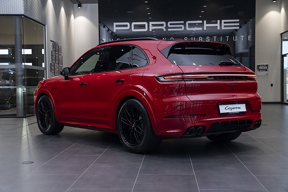 Porsche Cayenne 3 of 30