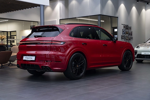 Porsche Cayenne 6 of 30
