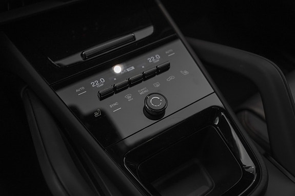Porsche Cayenne 25 of 30