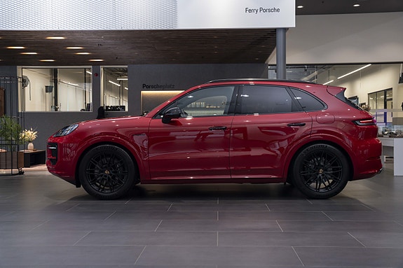 Porsche Cayenne 2 of 30