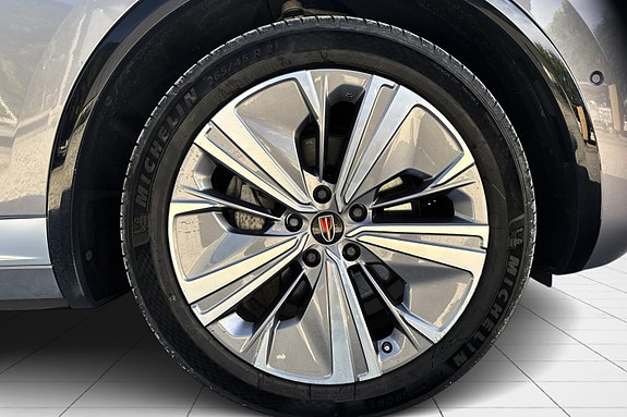 Hongqi E-HS9 8 of 30
