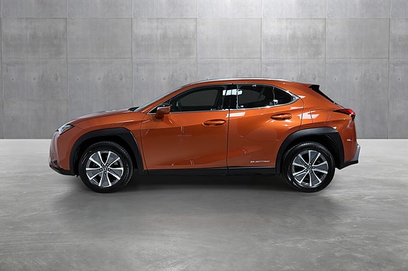 Lexus UX300e 2 of 30