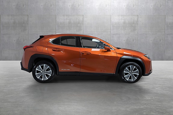 Lexus UX300e 6 of 30