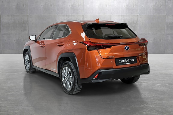Lexus UX300e 4 of 30