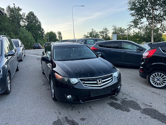 Honda Accord 2 of 26