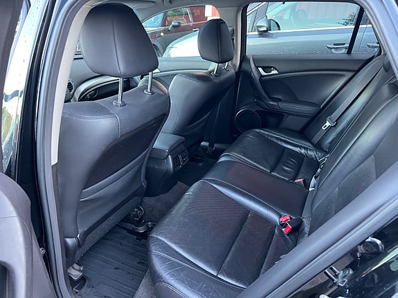 Honda Accord 17 of 26