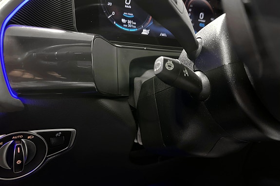 Mercedes-Benz EQC400 18 of 24