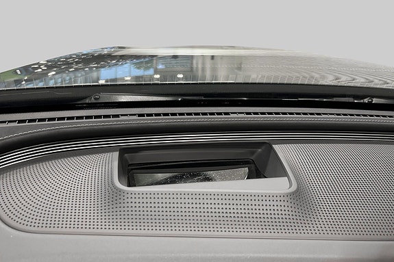 Mercedes-Benz EQC400 16 of 24