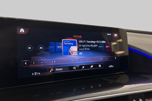 Mercedes-Benz EQC400 24 of 24