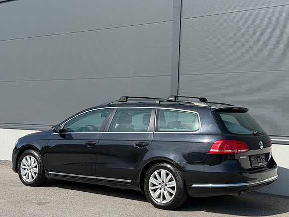 Volkswagen Passat 4 of 30
