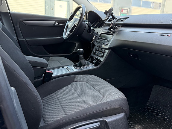 Volkswagen Passat 15 of 30