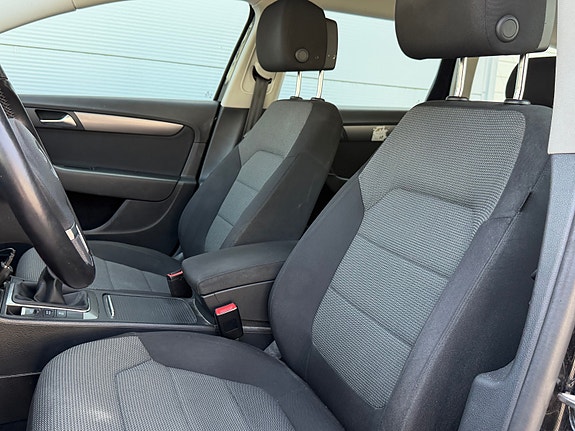 Volkswagen Passat 14 of 30