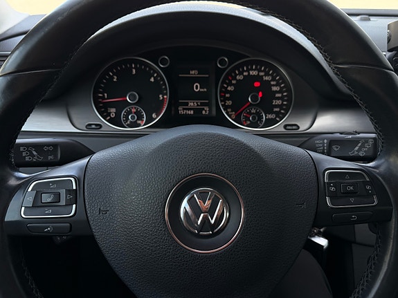 Volkswagen Passat 20 of 30