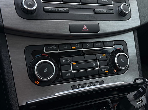Volkswagen Passat 24 of 30