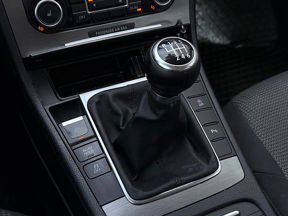 Volkswagen Passat 23 of 30