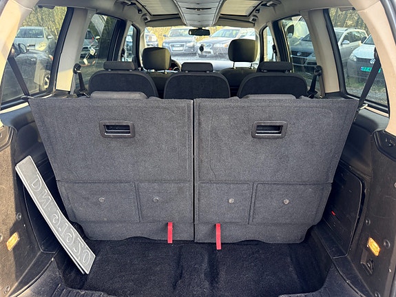 Ford Galaxy 25 of 30