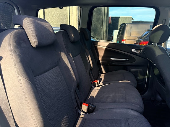 Ford Galaxy 30 of 30