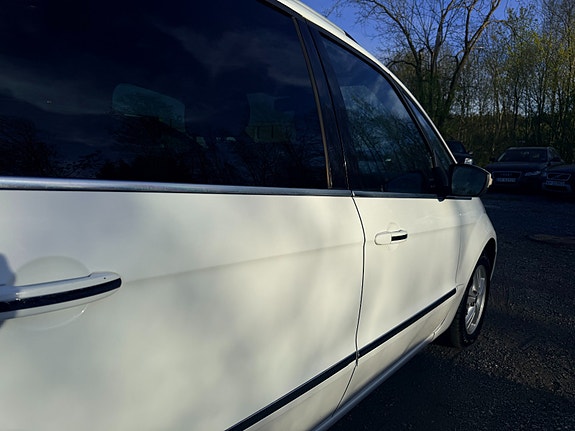 Ford Galaxy 28 of 30