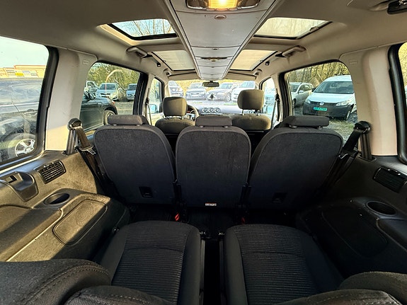 Ford Galaxy 26 of 30