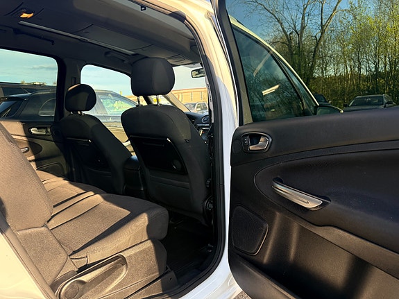 Ford Galaxy 29 of 30