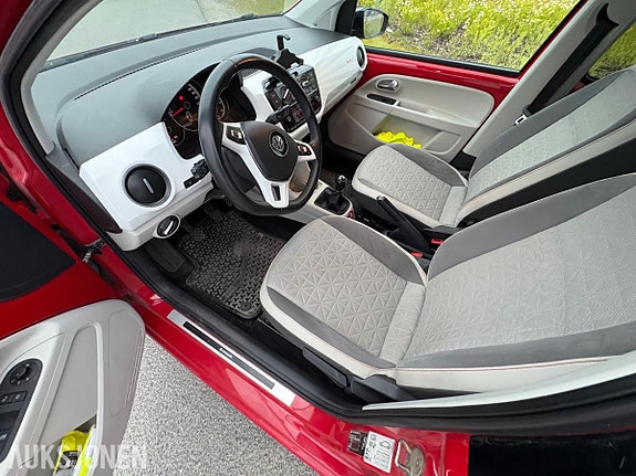 Volkswagen UP! 6 of 7