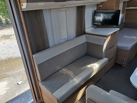 Adria ADORA 613 HT - ALDE - KOMFYR - DUSJ - PANORAMA 21 of 30