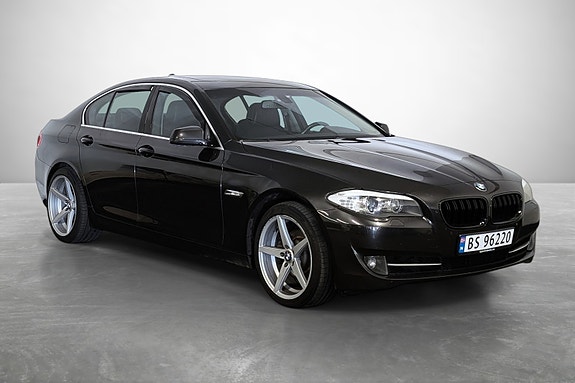 BMW 523i 4 of 26
