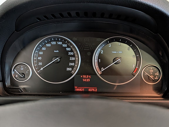 BMW 523i 16 of 26
