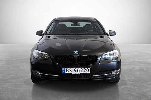 BMW 523i 3 of 26