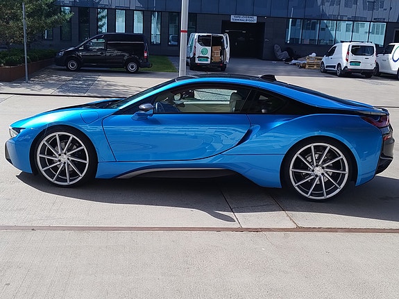 BMW i8 7 of 15