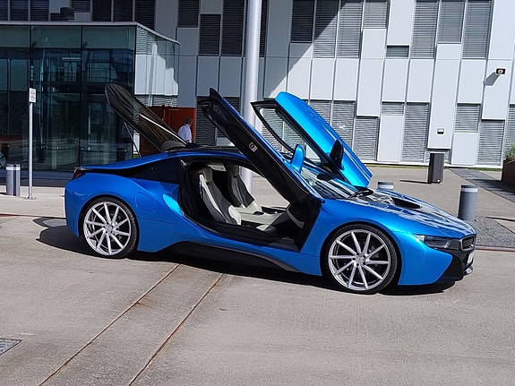 BMW i8 3 of 15