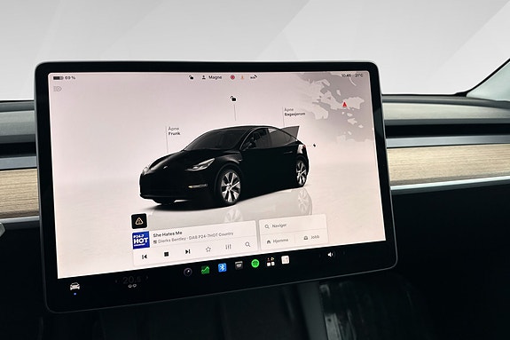 Tesla Model Y 7 of 22