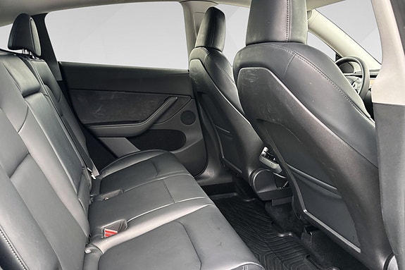 Tesla Model Y 19 of 22